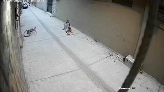 Dude Resists Armed Thief, Gets Shot.