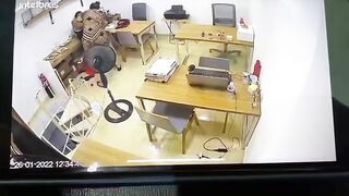 Disgruntled Customer Attacks and Shoots His Own Lawyer