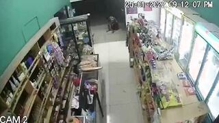 Brave Elderly Man Disarms Thief During Robbery