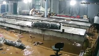 SHOCKING Footage Shows the Landslide that Hit Brazilian Warehouse.
