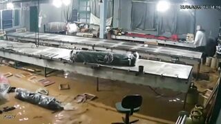 SHOCKING Footage Shows the Landslide that Hit Brazilian Warehouse.