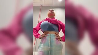 UNCENSORED: OnlyFans UK Girl Has A Melt Down In The Hospital After Her Implant Exploded... Asking for Donations