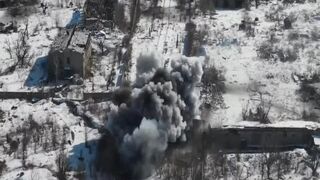 Ukraine's Airborne Brigade Destroys Russian Tanks with Launchers