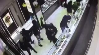 Jewelry Store Robbed in Broad Daylight for the THIRD Time in California 