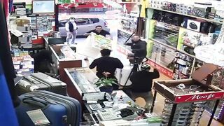 San Francisco Chinatown Camera Shop Owners Fight Back Against Smash-and-Grab Robbers