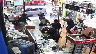 San Francisco Chinatown Camera Shop Owners Fight Back Against Smash-and-Grab Robbers