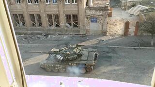 Russian T72 Tank Gets Taken Out With NLAW Rocket At Close Range.