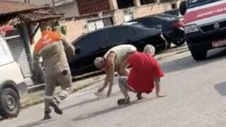 Electrician Knocks Out Man & Drops Another Twice With Some Leg Sweep!