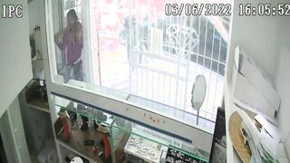 KARMA: Jewelry Robbery Goes Badly Wrong In Dominican Republic