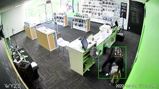 Man Brutally Attacked Female Employee During Phoenix Phone Store Robbery
