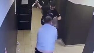 Absolute Lunatic Stabs and Kills Guard Inside Russian Courthouse!