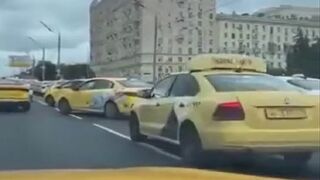 Someone Hacked ALL Russian Taxis, Routed Thousands of Them to Downtown Moscow