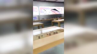 Thugs Enjoy 100% off Sale at This Apple Store in Palo Alto on Black Friday