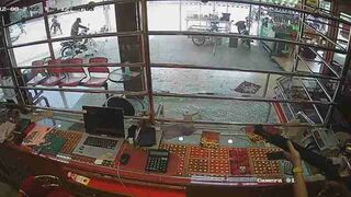 Jewelry Store Robbery Goes Wrong Way For Robbers