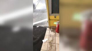 Oakland Thugs Try to Steal an ATM in Broad Daylight From a Gas Station.