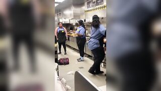 Customer Tried To Fight A Waffle House Employee who Wasn't Having it