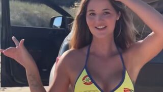 Australian girl catches rare glimpse of Emu walking on the beach with her chicks