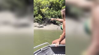 Australian girl catches rare glimpse of Emu walking on the beach with her chicks