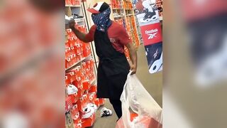 Welcome to 2023 in a Liberal City....Guy Robs a Store with No Fear