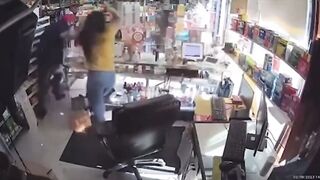 Female Shop Owner Turns The Tables on Robber With Her own Giant Knife