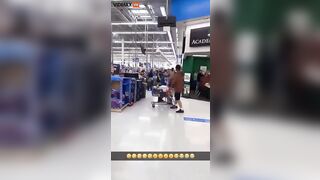 Don't Mess With a Wal-Mart Worker!!!