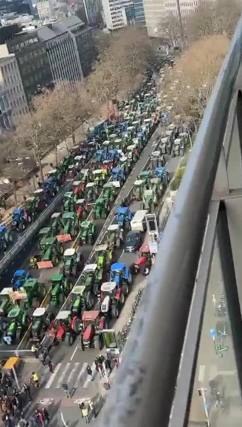 BRUSSELS - Farmers Have Paralyzed The City As Thousands Of Tractors Protest