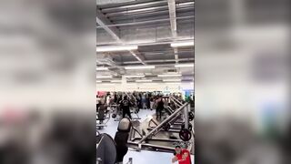 Brawl Breaks Out at a Gym ...Knife Gets Pulled Out!