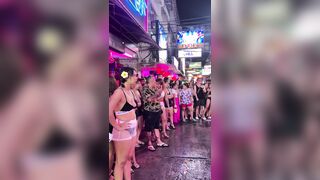 Tourists who assaults bar staff and women in Pattaya, Thailand gets knocked down