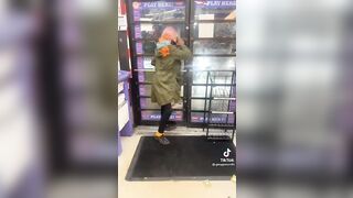 Addict Has a Meltdown Trying to Escape from the Store she got Caught Stealing In