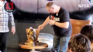 Russian Blogger Blown Up in a Cafe After Woman Gifted Him A Statue that was a Bomb