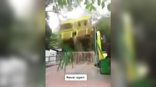 Amusement Park Ride Malfunctions & Has These Nearly Dying