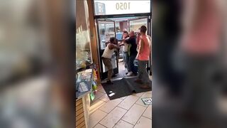 Damn, Female 7-Eleven Employee Has Some Serious Fighting Skills