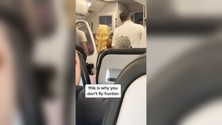 Chick Thrown off Frontier Airlines ... Crowd Roasts Her as She Leaves