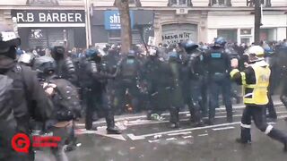 French Police Hit by Molotov Cocktails During Protests in Paris!