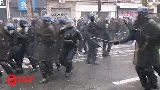French Police Hit by Molotov Cocktails During Protests in Paris!