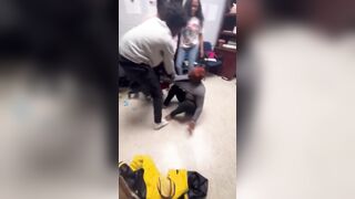 Mother Beat up with her Own Daughter after She Went Looking to Fight Bullies