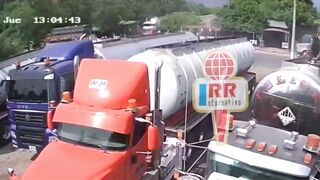 OMG: Things Go Horribly Wrong for This Guy Cleaning his Semi