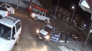 LOL: Mexican Police Flee after Cartel Pulls Up.