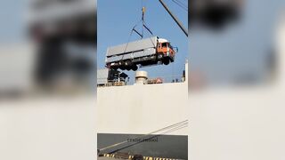 Crane Operator is Getting Fired after This Disaster