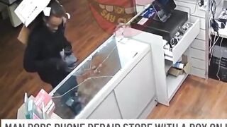 Moronic Florida Man Robs Store While Wearing a Box Over His Head!