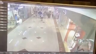Psychotic Man Murders To Random Lesbians in The Mall (GRAPHIC)
