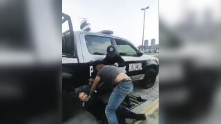 Female Cop Attacked by Drunk Man During Traffic Stop!