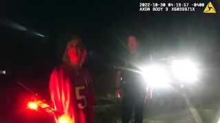 Sexy Hooters Waitress Tells Cop “I Can Take It All Off”