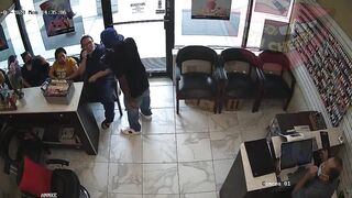 Man Attempts to Rob a Salon in Atlanta Gets Ignored by Everyone Eventually Leaves