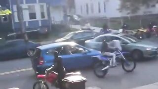 Food Delivery Driver Jumped by the Whole Block & Has His Car Stolen!