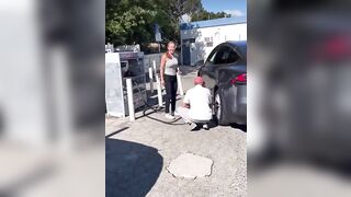 Propane in your Tire? Man helps a Girl and puts Propane in her Tires