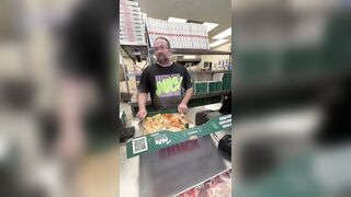Manager Refuse To Refund Black Karen After He Didn t See Any Burnt Pizza