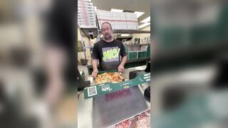 Manager Refuse To Refund Black Karen After He Didn t See Any Burnt Pizza