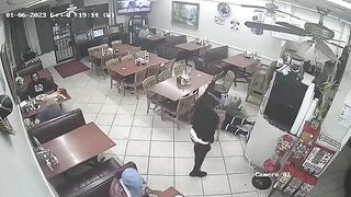 Armed Citizen Executes Robber Quickly and Efficiently