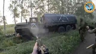 Chechen Fighters Ambushed a Russian Army Truck!